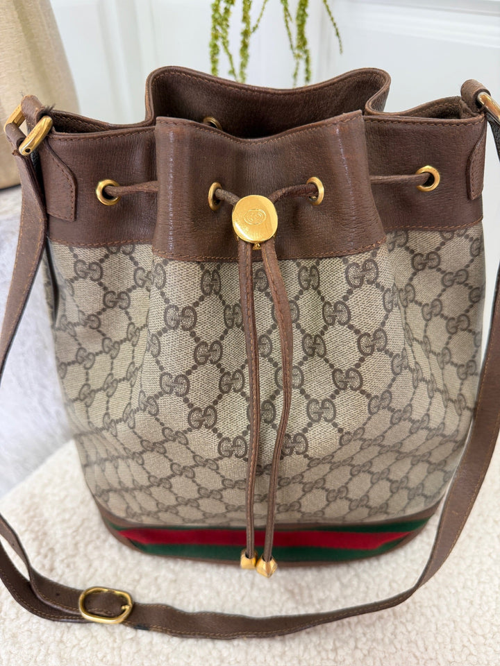 Preloved Vintageline X Molly&My  - Vintage Gucci Gg Supreme Bucket Bag 3395    -  Web Stripe