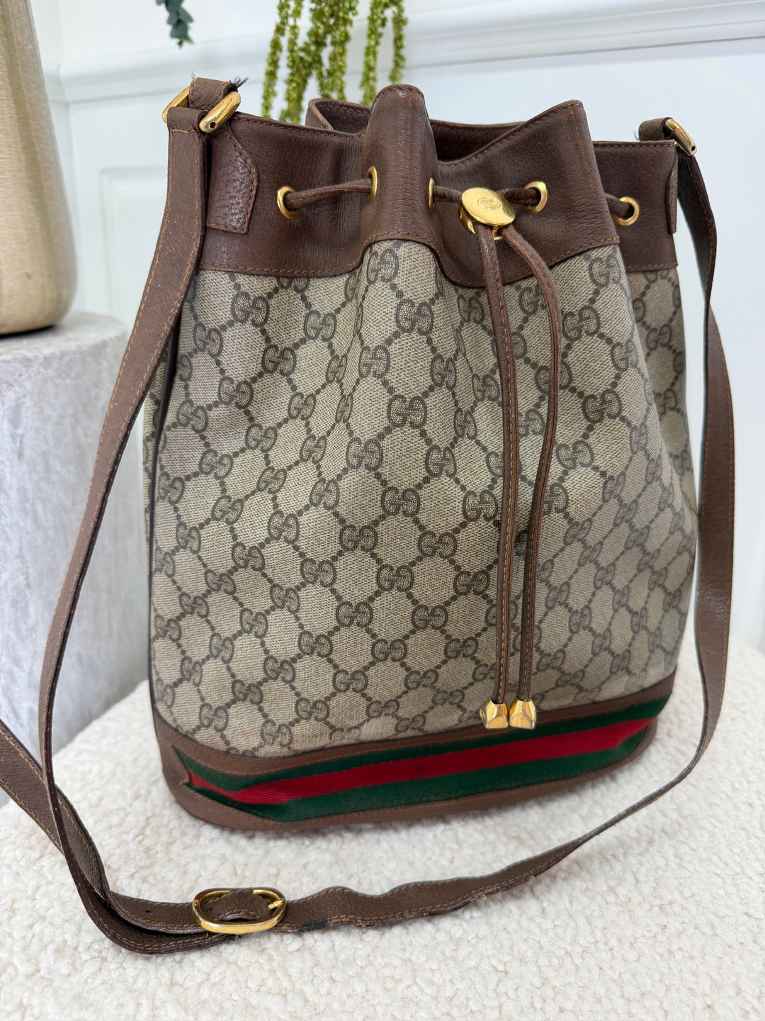 Preloved Vintageline X Molly&My  - Vintage Gucci Gg Supreme Bucket Bag 3395    -  Web Stripe