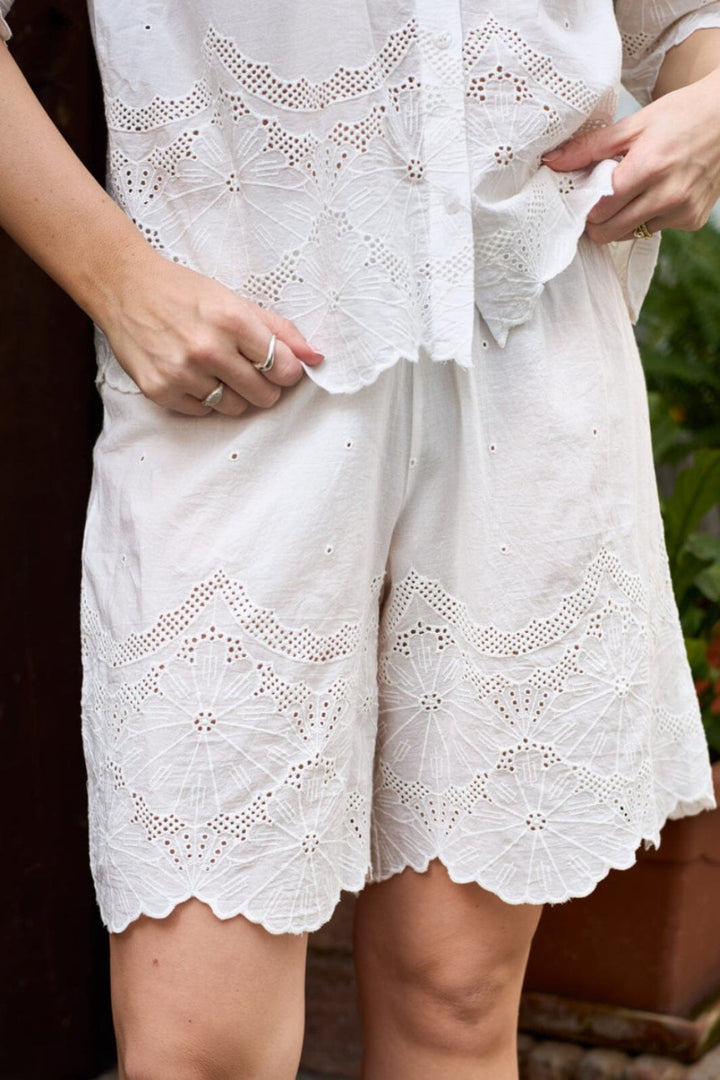Black Colour - Bcagneta Lace Shorts 41136 - Off White