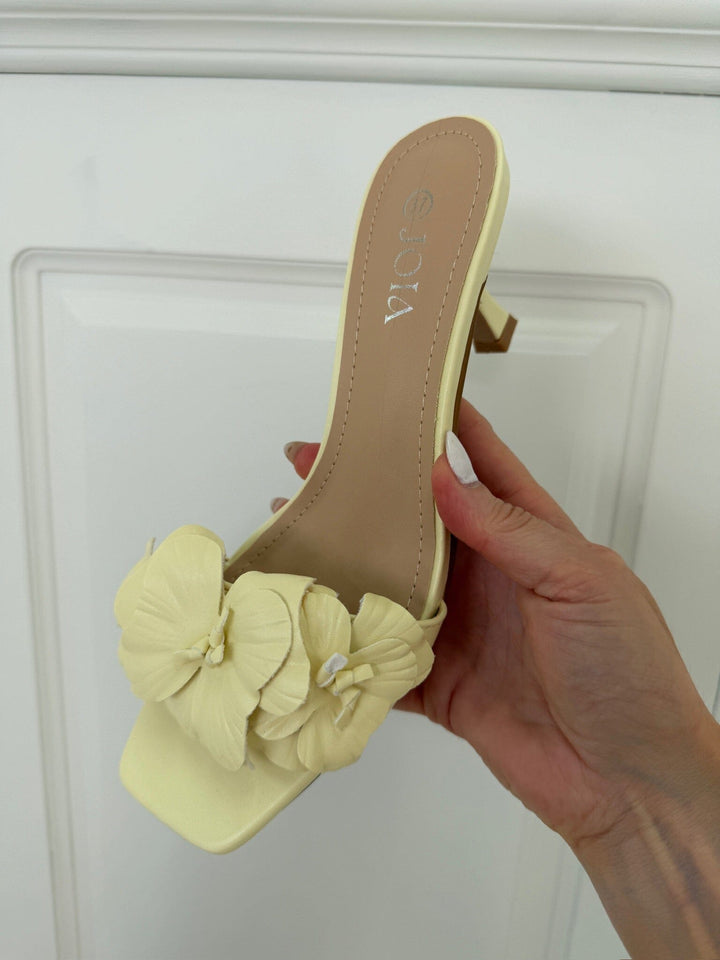 Bloom - Butterfly Weed Sandals - Yellow Sandaler 