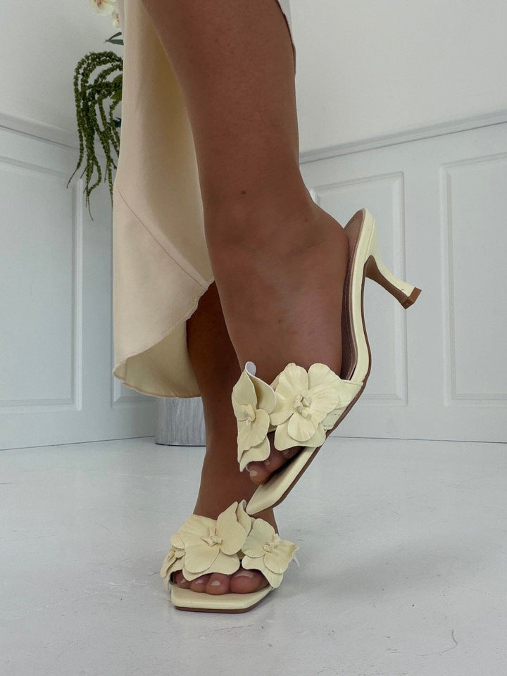 Bloom - Butterfly Weed Sandals - Yellow Sandaler 