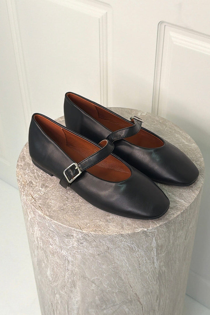 Bloom - Verbena Ballet Flats - Black Ballerinaer 