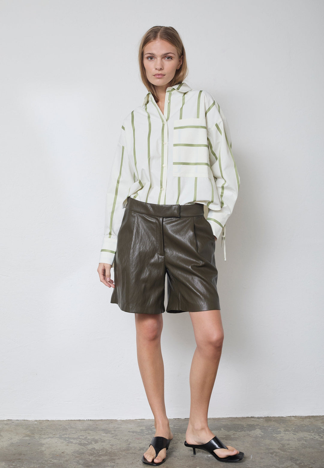 Co´Couture - Gittcc Pleat Shorts 41070 - 7555 - Army Shorts 