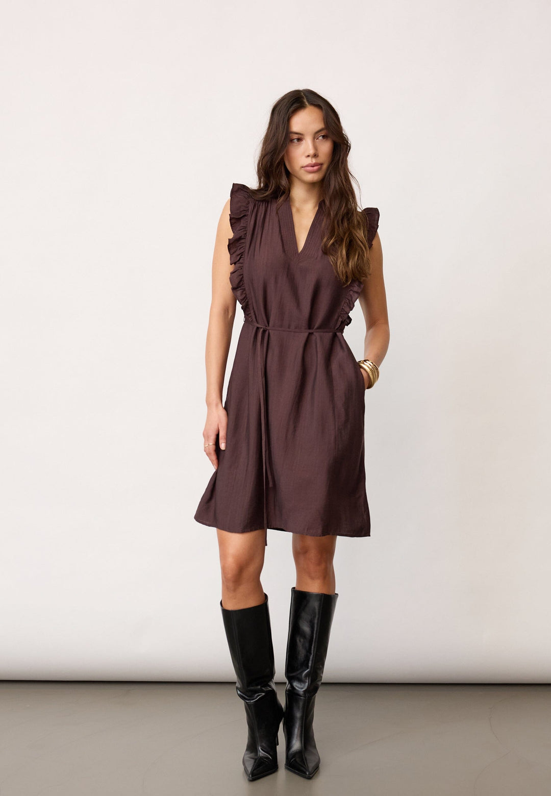 Co´Couture - Heracc Frill Ss Crop V-Dress 46099 - 145 - Dark Brown Kjoler 