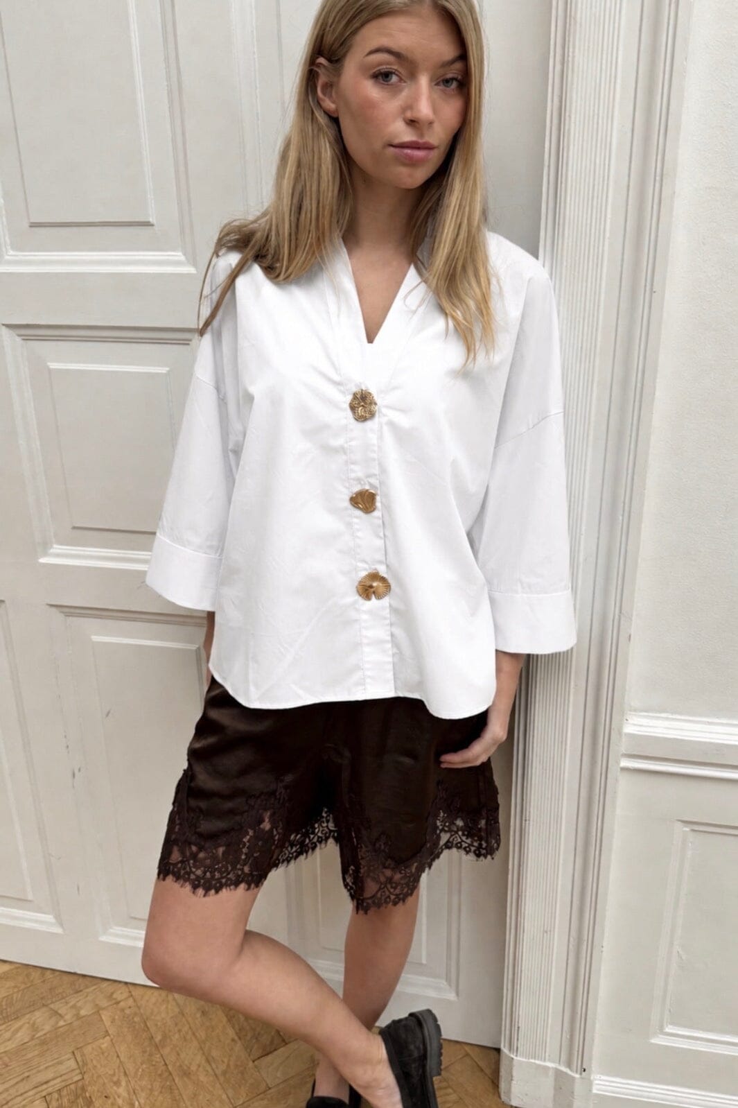 Continue - Augusta Big Gold Buttons 15171 - White Bluser 