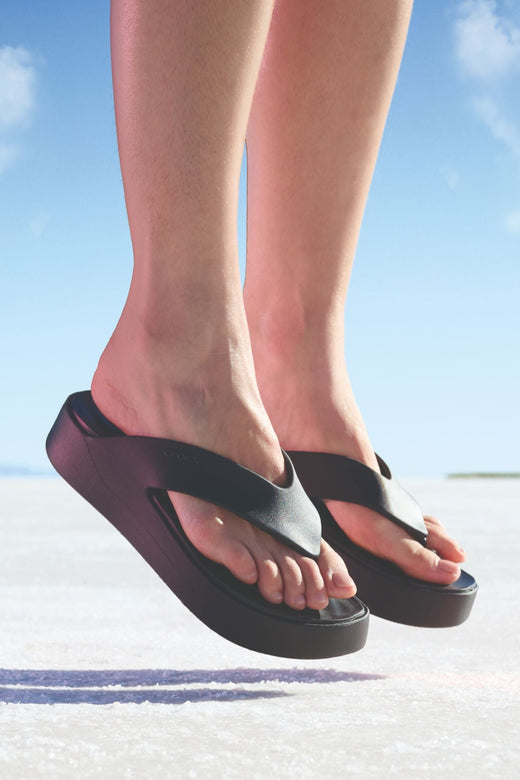 Crocs - Getaway Platform Flip - Black Sandaler 