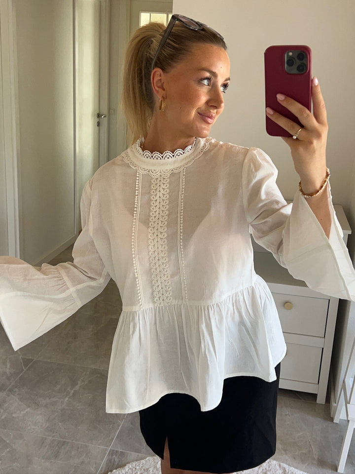 Dear Molly - Embroderi Blouse - White Bluser 