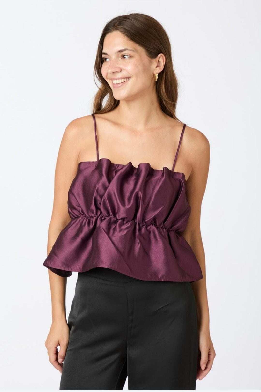 Forudbestilling - Neo Noir - Tipton Dull Satin Top - Burgundy Toppe 