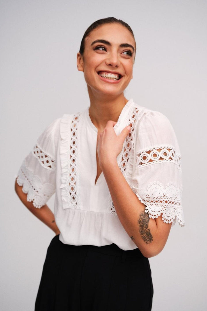 Gossia - Zelinego Blouse G3003 - Off-White T-shirts 