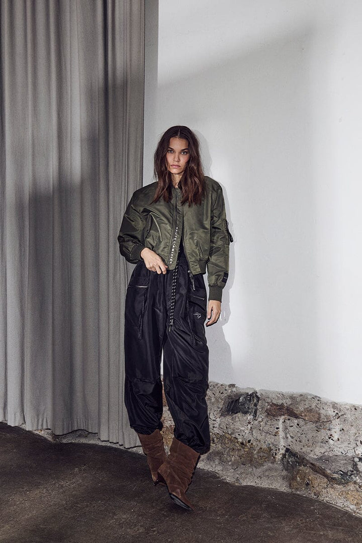 Haute L'Amitié - Sally Crop Bomber HL10659 - Army Jakker 