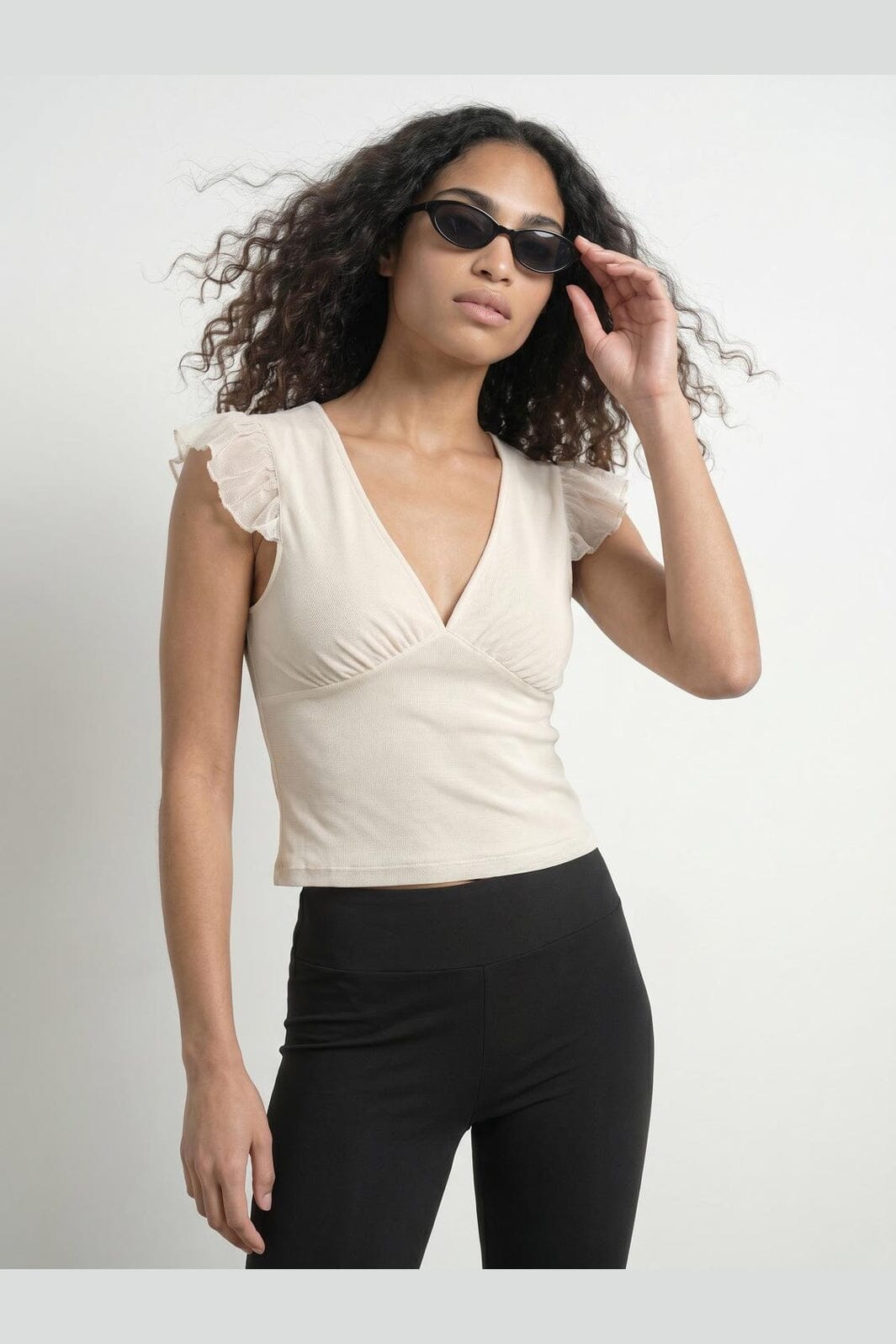 Hypedrop - Hdbente Cropped Deep-V Top 32001141 - 5242682 - Gardenia
