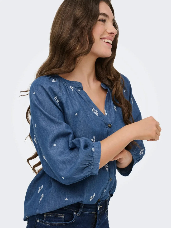 JDY - Jdykai 3/4 Shirt Dia - 5049505 Light Blue Denim Cloud Dancer Emb Skjorter 