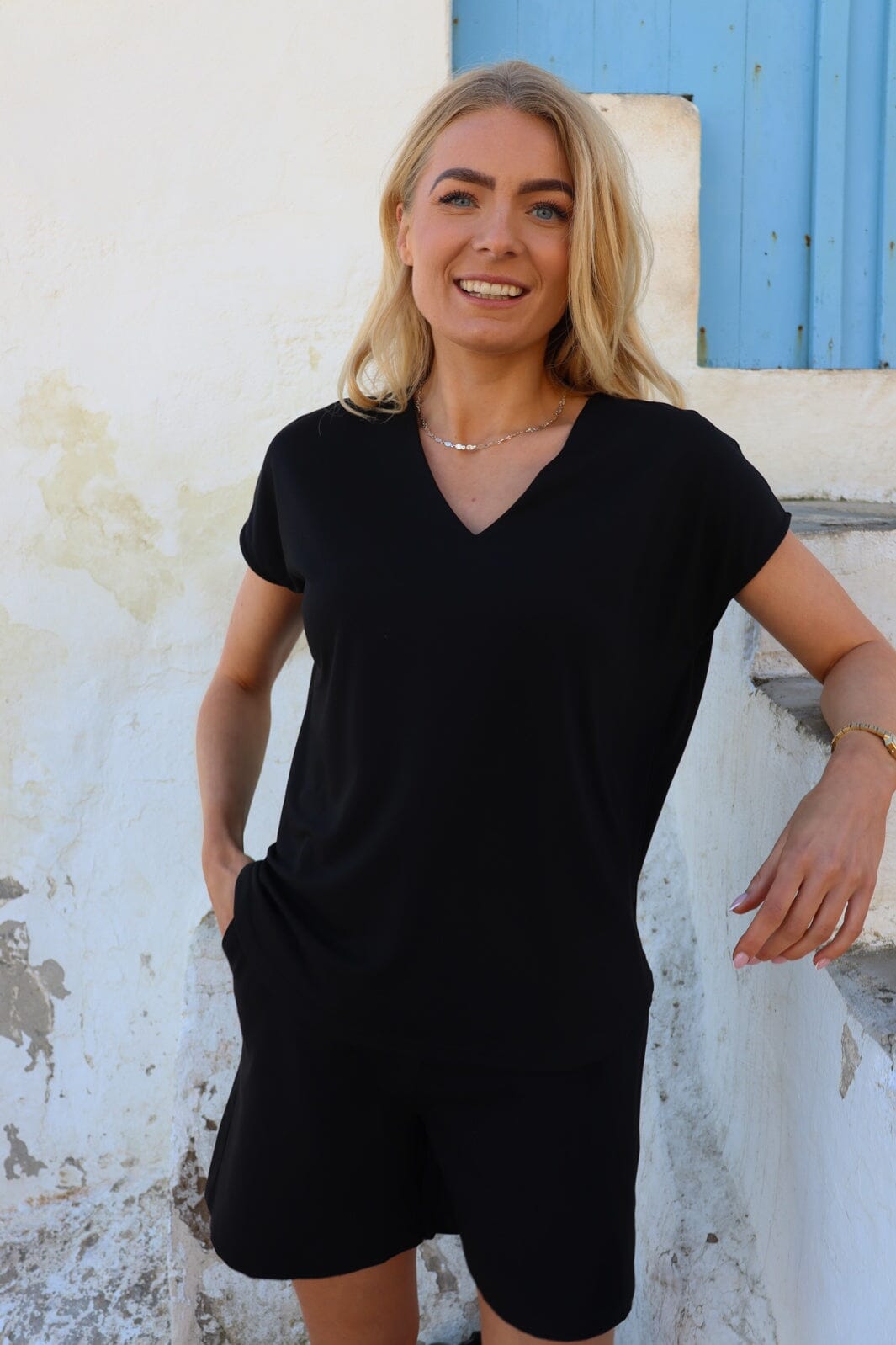 Liberte - Nuni Vneck Tshirt 22409 - Black