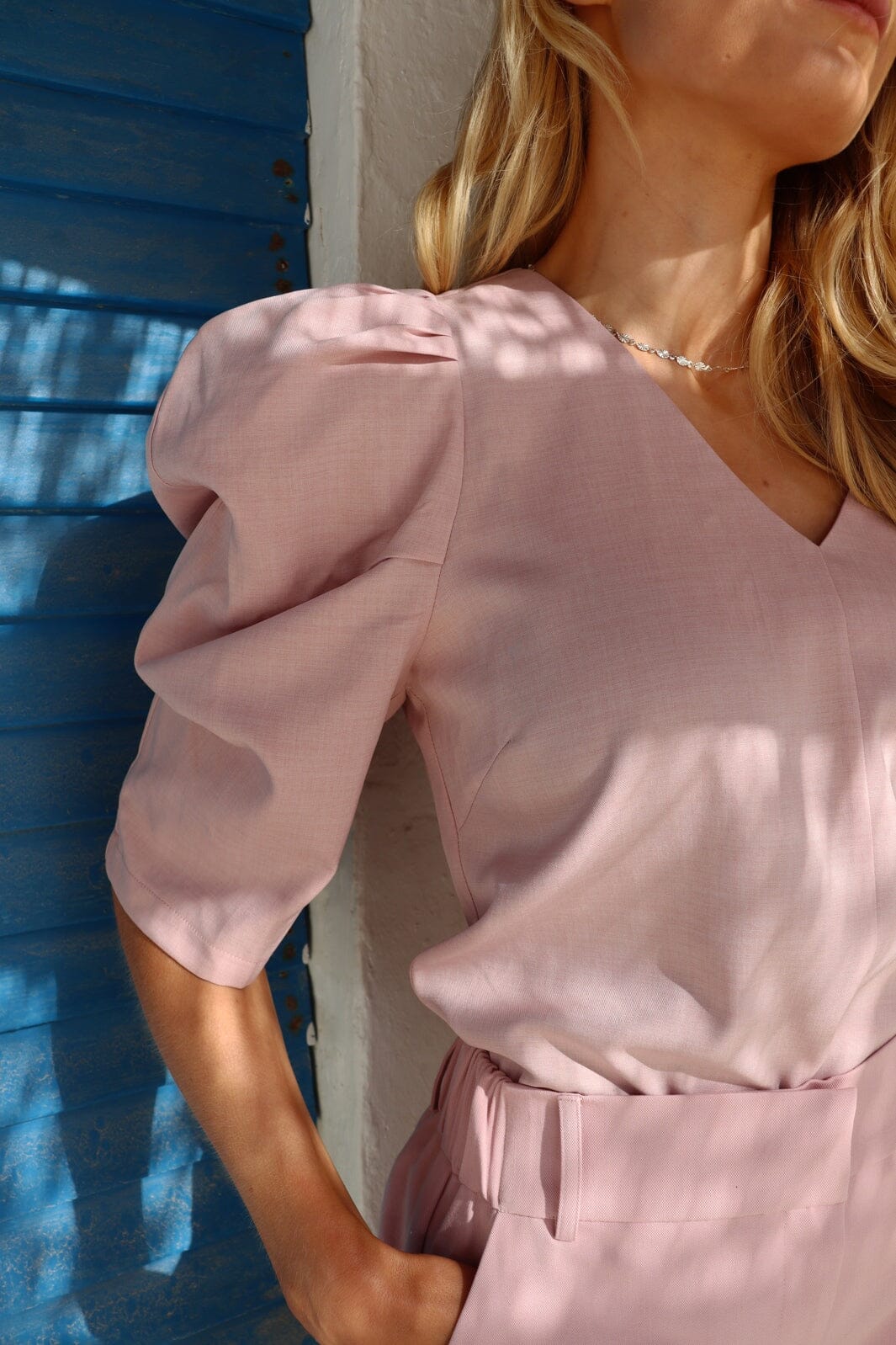 Liberte - Winnie Vneck Blouse 22358 - Dusty Rose