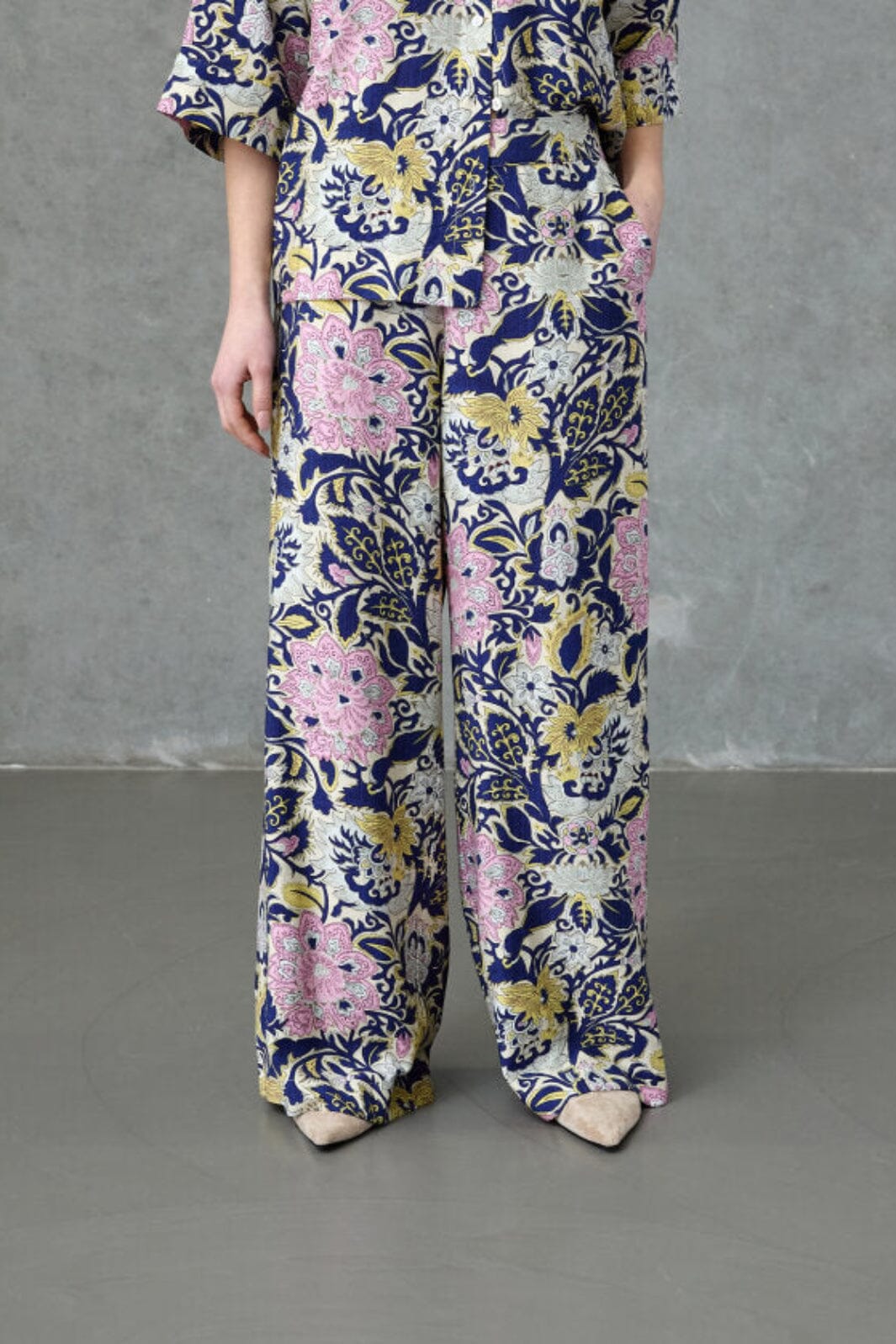 Love & Divine - Love1176-6 19916 - 801 - Navy Paisley Bukser 