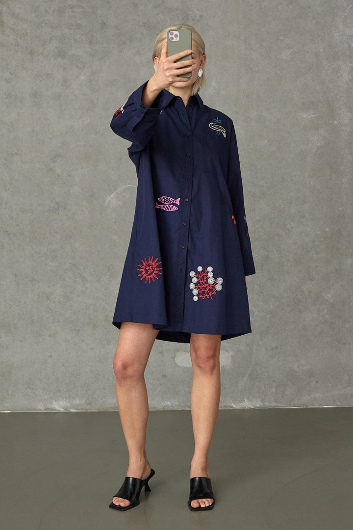 Love & Divine - Love1589 20020 - 441 - Navy Emb. Kjoler 