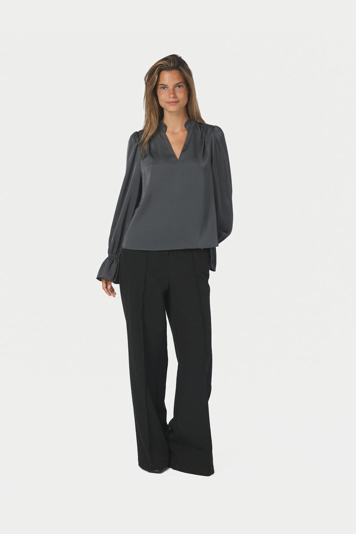Neo Noir - Amara Drapy Satin Blouse 171105 - 132 - Antracit