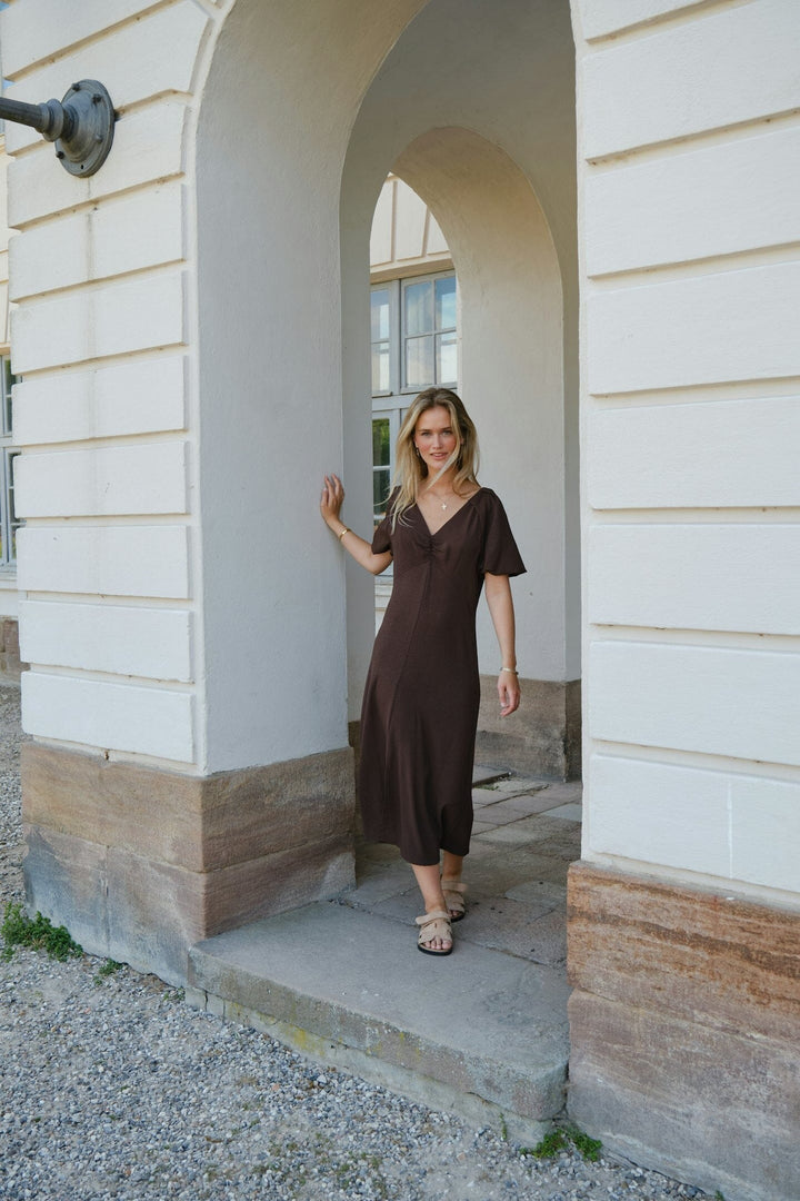 Neo Noir - Bomba Structure Solid Dress 169248 - 676 - Dark Brown Kjoler 