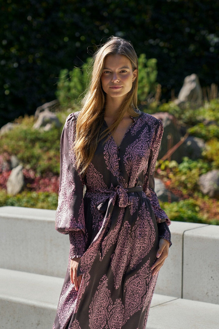Neo Noir - Novalee Paisley Drop Dress 164473 - 486 - Dark Brown/Evening Rose Kjoler 
