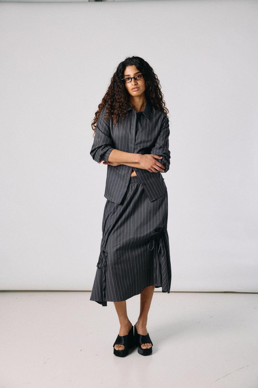 Noisy May - Nmjuniper String Detail Midi Skirt - 5175239 Charcoal Gray Pinstripe