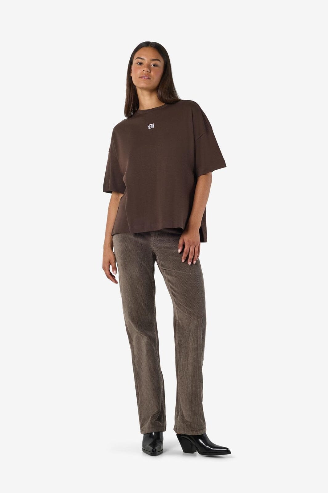Noisy May - Nmkim S/S Slit T-Shrt Fwd - 5056308 Chocolate Brown White Emb