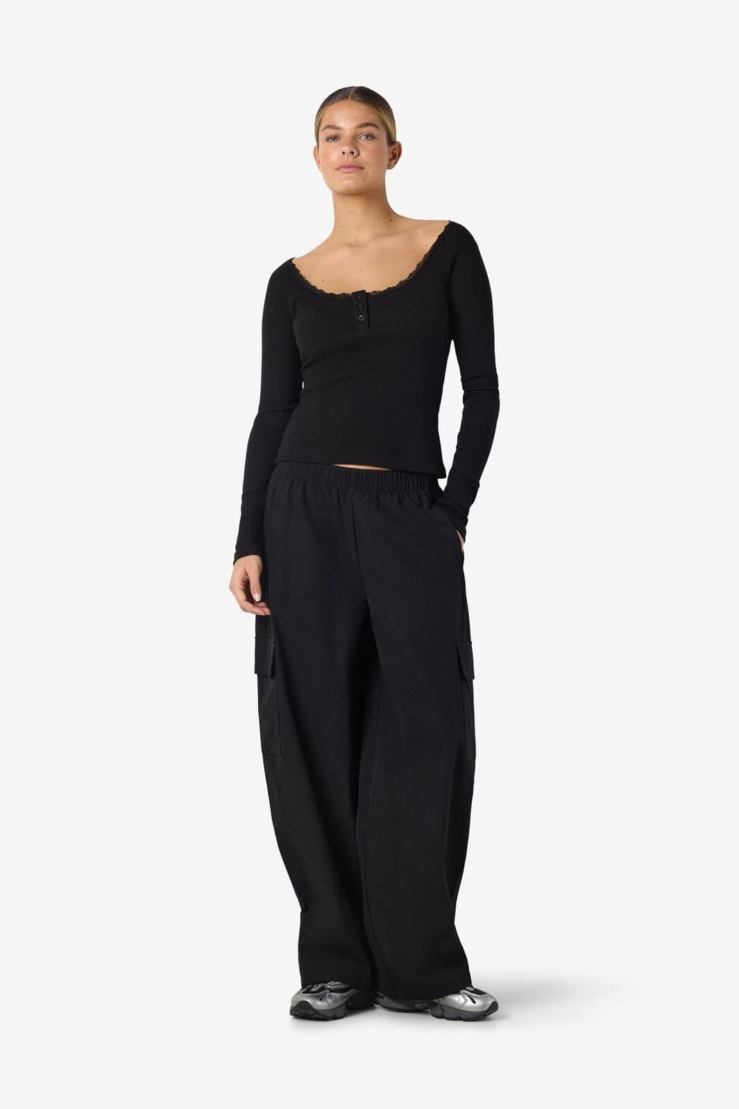 Noisy May - Nmmaya L/S Lace Henley Top - 5024310 Black