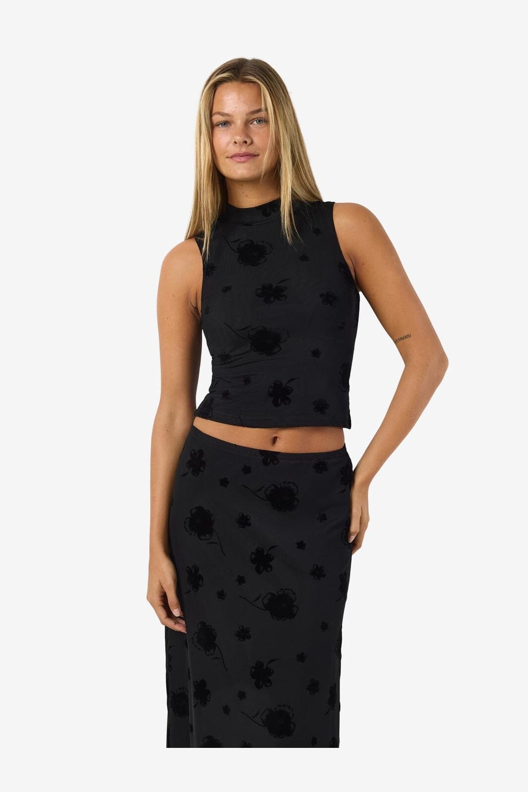 Noisy May - Nmriley Highneck Mesh Flock Top - 5066309 Black Flock Flower