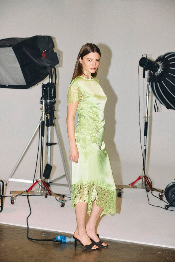 Noisy May - Nmwren S/S Satin Lace Long Dress - 5109589 Daiquiri Green
