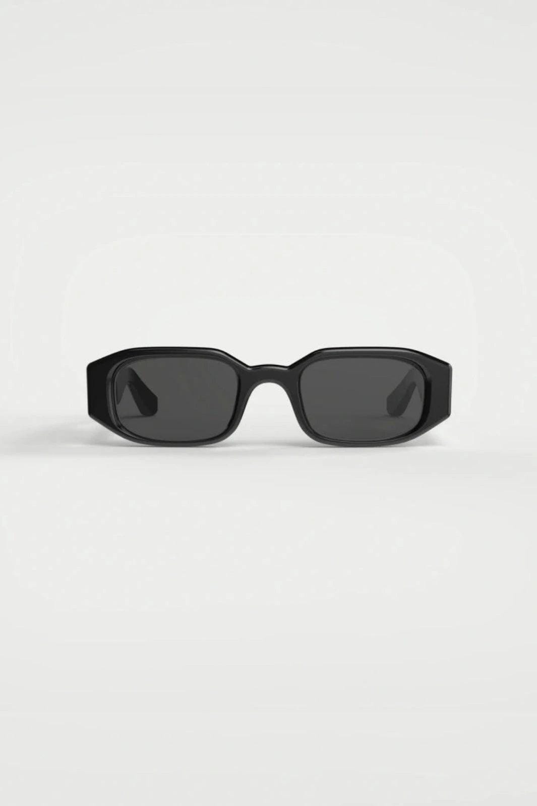 Rotate - 3. Squared-angled Frame 1164023102 - 3102 Chimi X Black Solbriller 