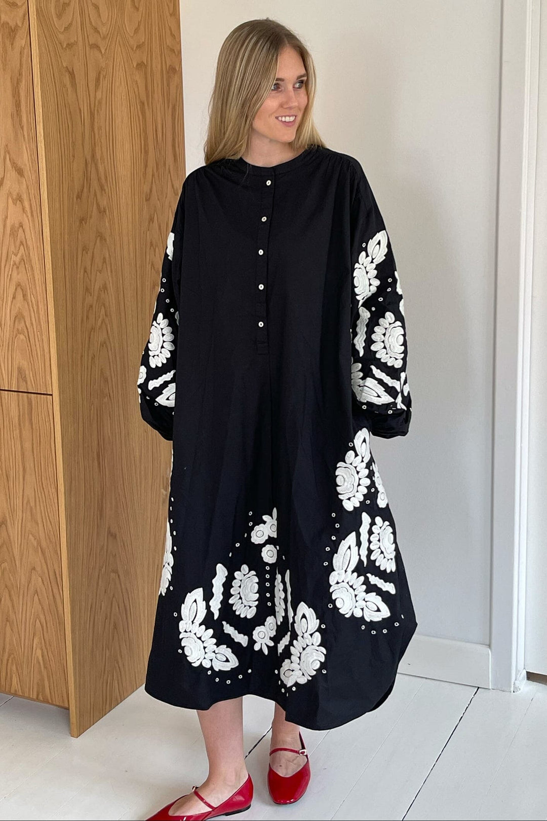 Sissel Edelbo - Rikke Dress SE 973.2 - Black W. White Swan Kjoler 